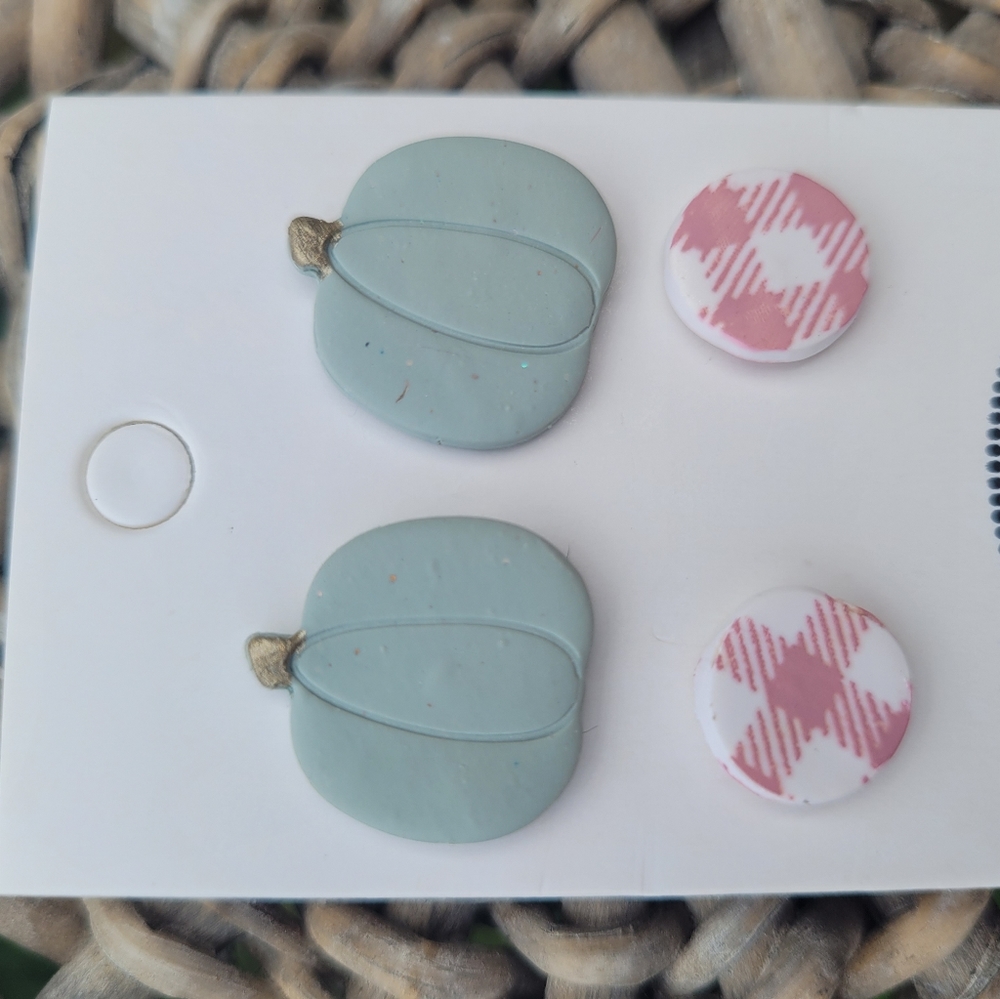 Handmade Polymer clay studs - Picture 4 of 5